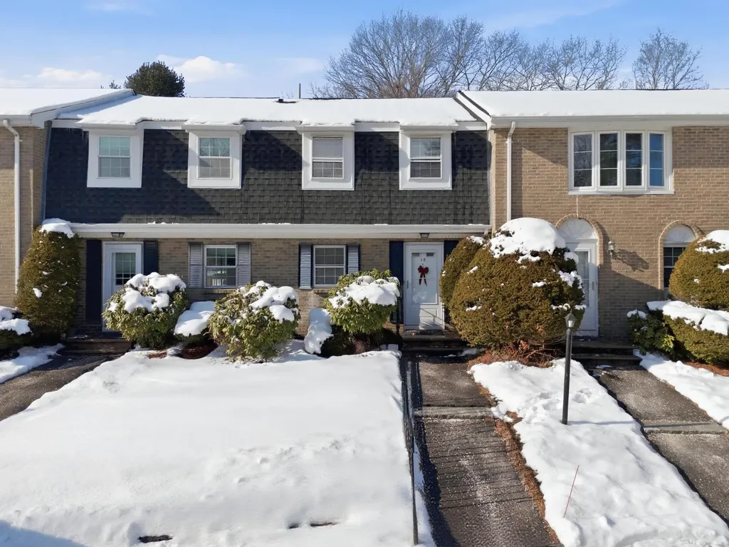 15 Fieldstone Drive Londonderry NH 03053