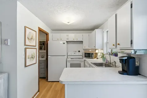 15 Fieldstone Drive Londonderry NH 03053