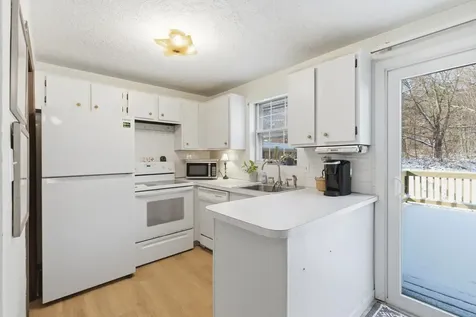 15 Fieldstone Drive Londonderry NH 03053