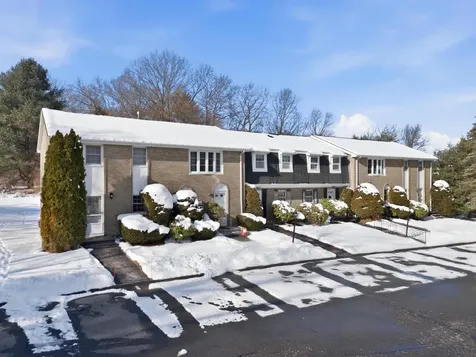 15 Fieldstone Drive Londonderry NH 03053