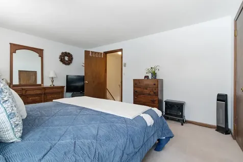 15 Fieldstone Drive Londonderry NH 03053