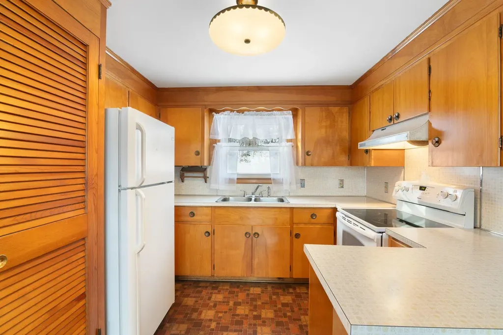 39 Atwood Street Brattleboro VT 05301