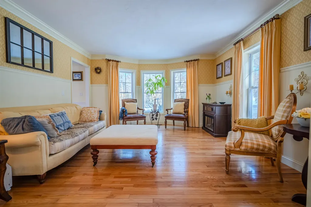 3 Chisholm Farm Drive Stratham NH 03885