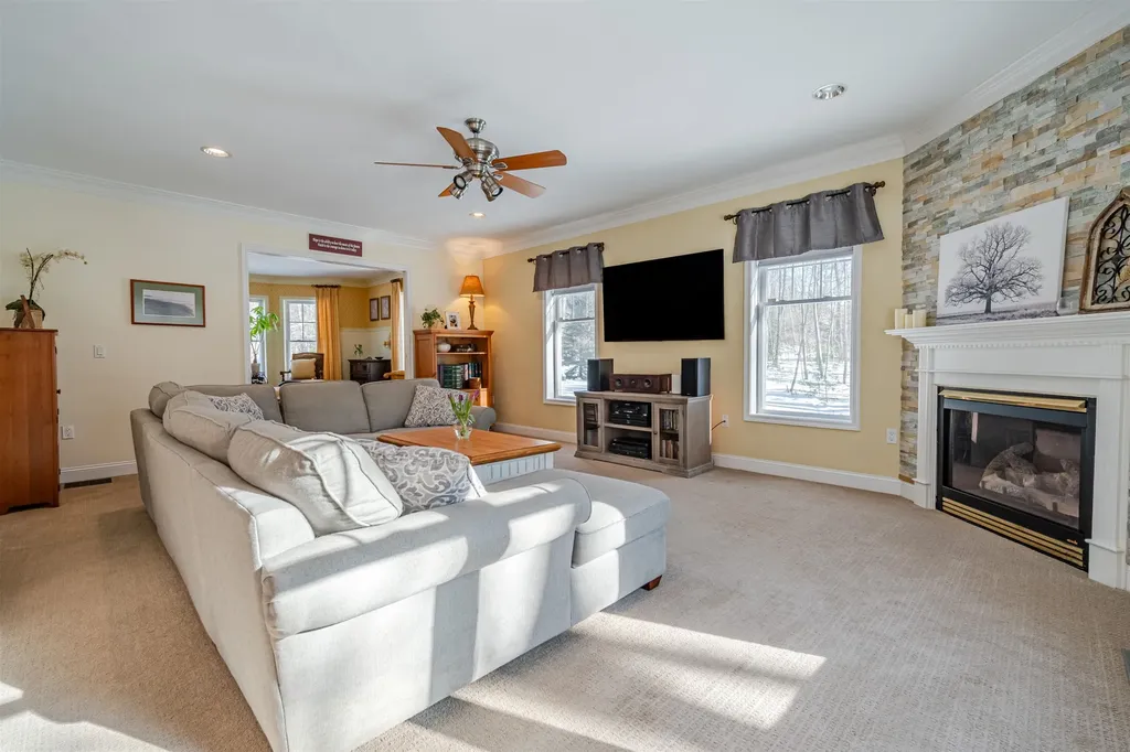 3 Chisholm Farm Drive Stratham NH 03885