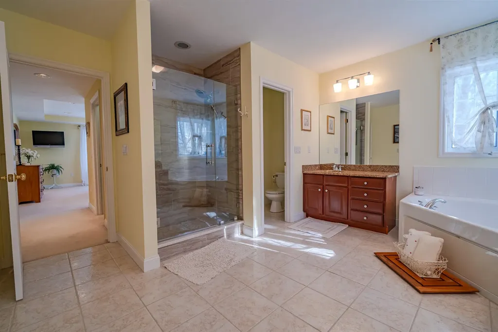 3 Chisholm Farm Drive Stratham NH 03885