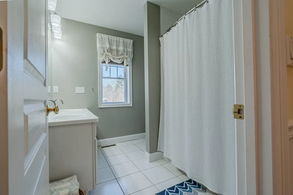 3 Chisholm Farm Drive Stratham NH 03885