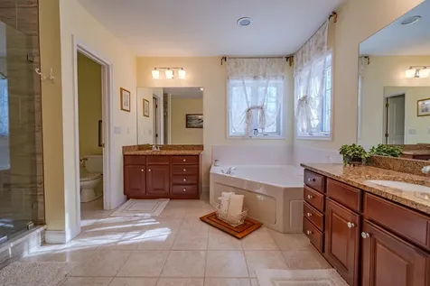 3 Chisholm Farm Drive Stratham NH 03885