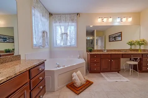 3 Chisholm Farm Drive Stratham NH 03885