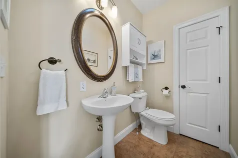 81 N High Street Derry NH 03038