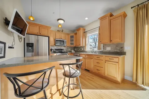 81 N High Street Derry NH 03038