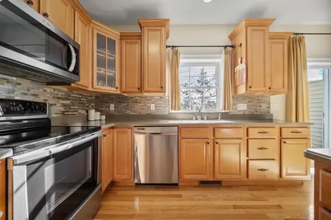 81 N High Street Derry NH 03038