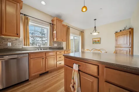 81 N High Street Derry NH 03038