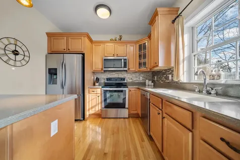 81 N High Street Derry NH 03038