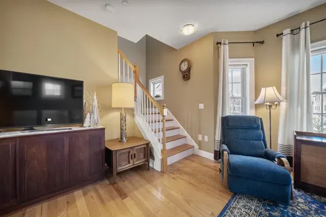 81 N High Street Derry NH 03038