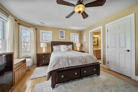 81 N High Street Derry NH 03038