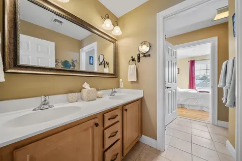 81 N High Street Derry NH 03038