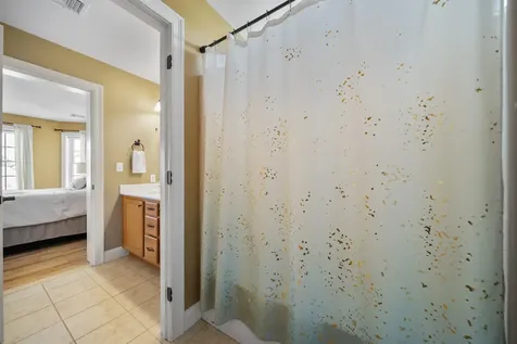 81 N High Street Derry NH 03038