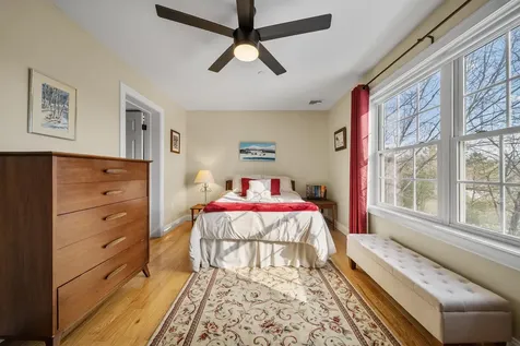 81 N High Street Derry NH 03038