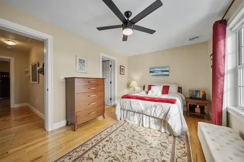 81 N High Street Derry NH 03038