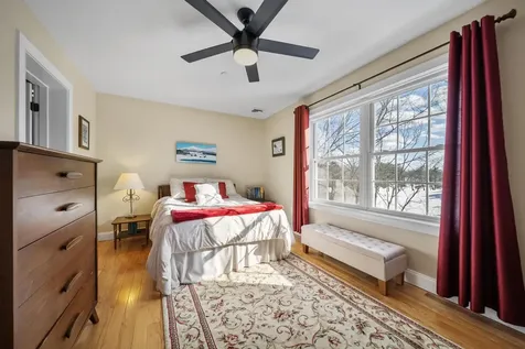 81 N High Street Derry NH 03038