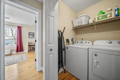 81 N High Street Derry NH 03038