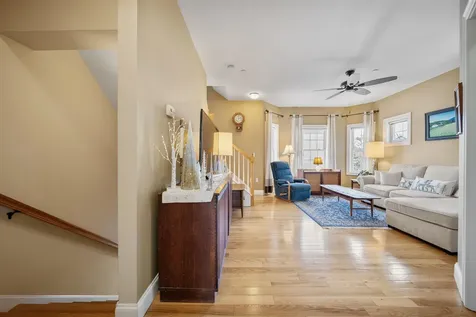 81 N High Street Derry NH 03038