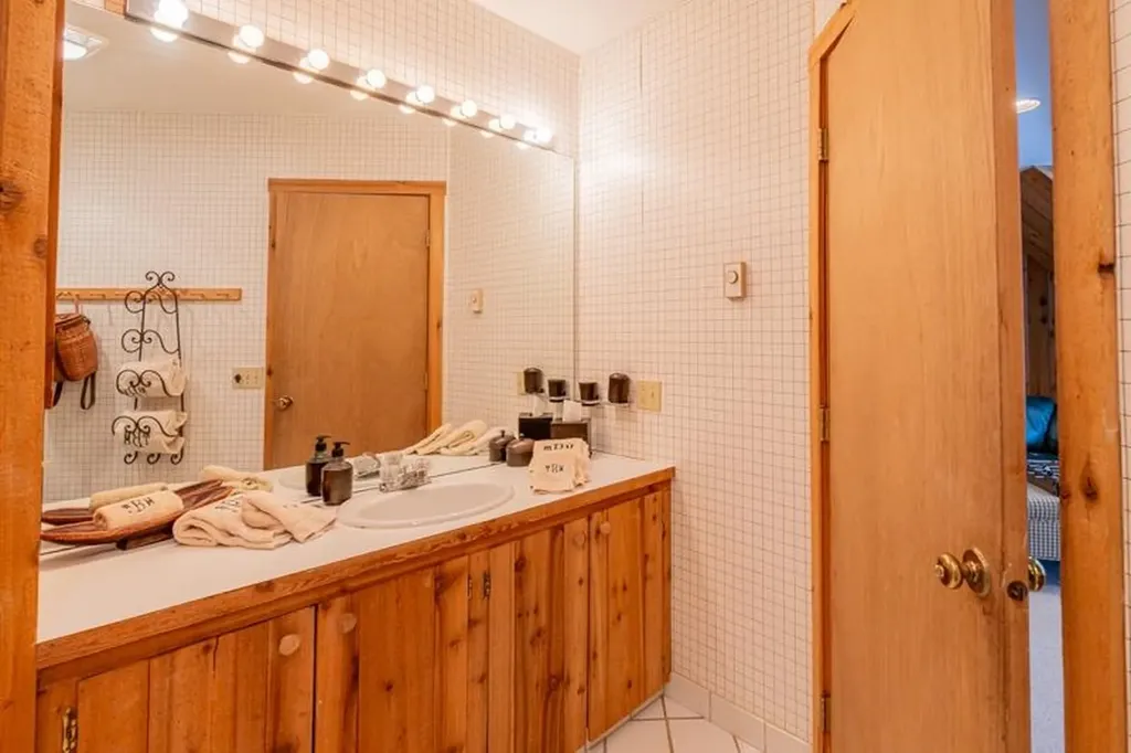 20 Blackberry Lane Peru VT 05152