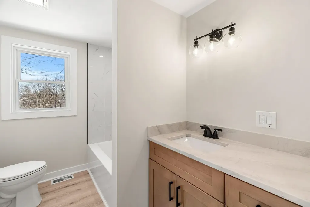 40 Hillside Avenue Derry NH 03038