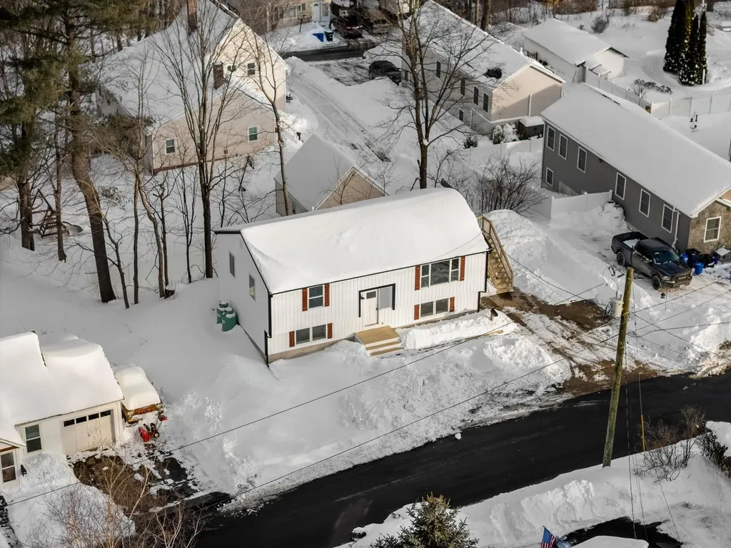 40 Hillside Avenue Derry NH 03038