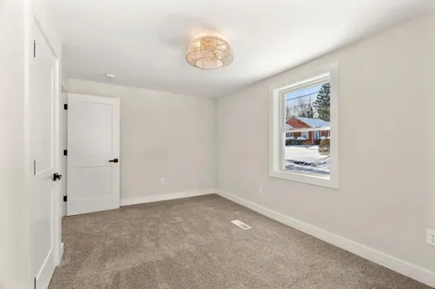 40 Hillside Avenue Derry NH 03038