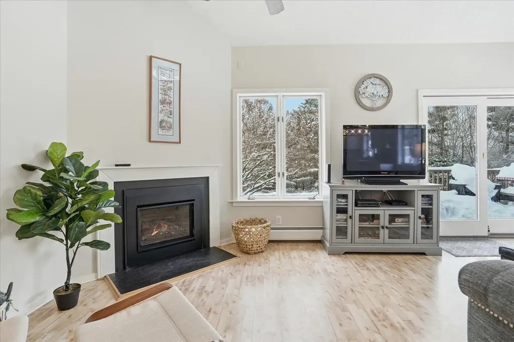 1B N Peak Village Newbury NH 03255