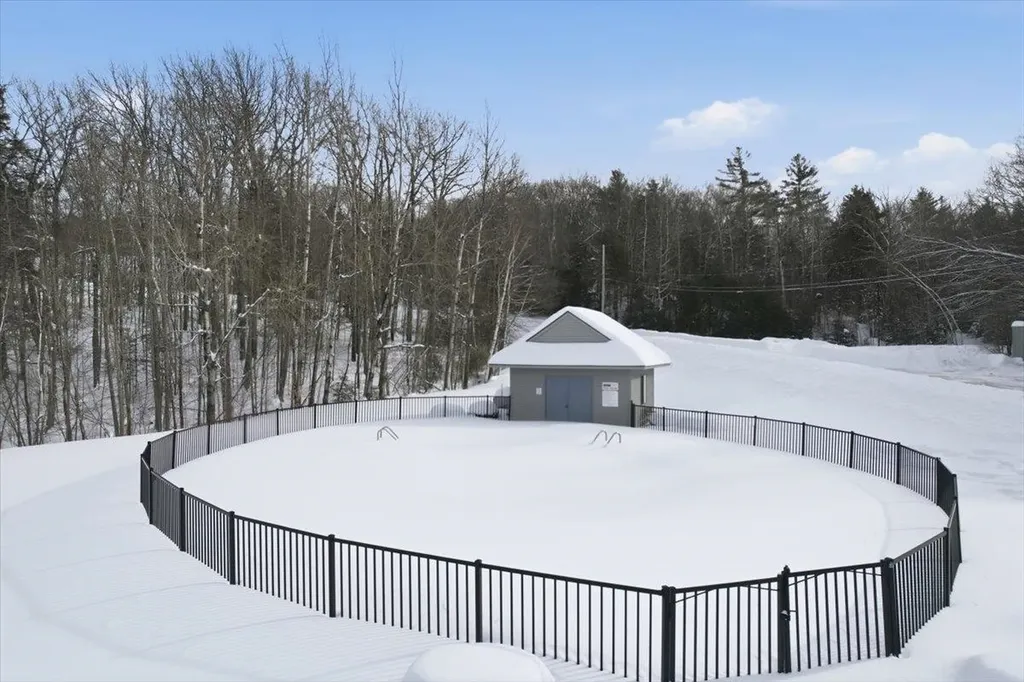 1B N Peak Village Newbury NH 03255