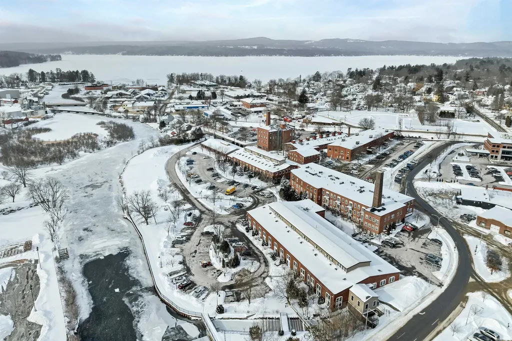 48 Landing Lane Laconia NH 03246