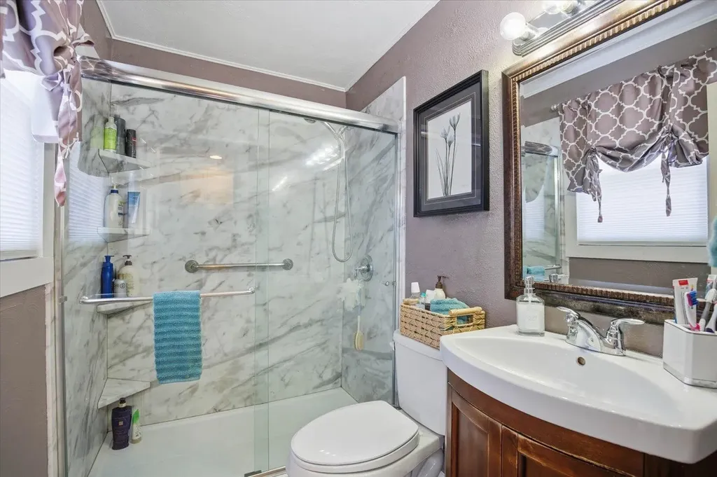 143 Walnut Avenue North Hampton NH 03862