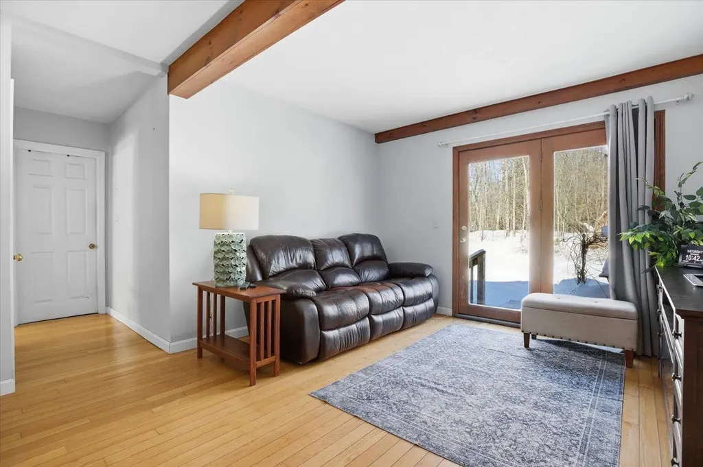 143 Walnut Avenue North Hampton NH 03862