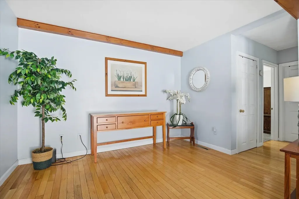 143 Walnut Avenue North Hampton NH 03862