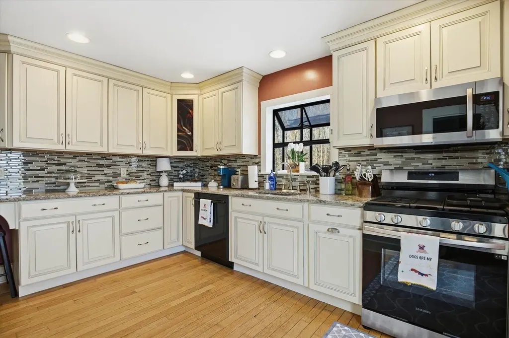 143 Walnut Avenue North Hampton NH 03862