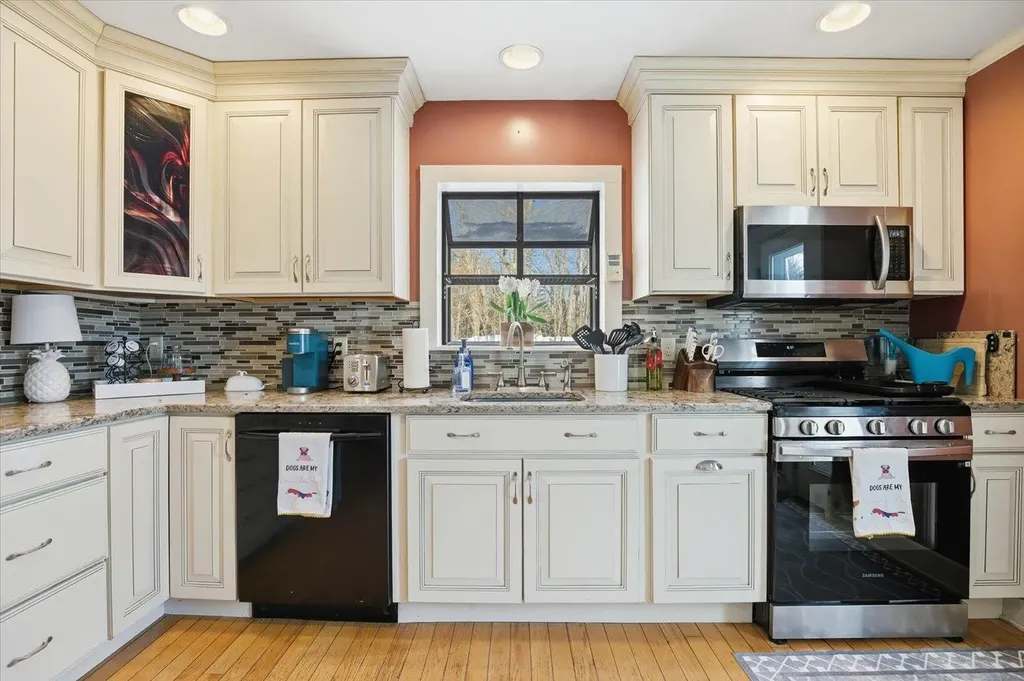 143 Walnut Avenue North Hampton NH 03862