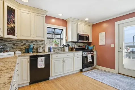 143 Walnut Avenue North Hampton NH 03862