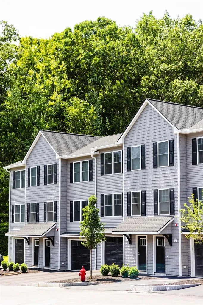 1 Saddle Rock Way Manchester NH 03102