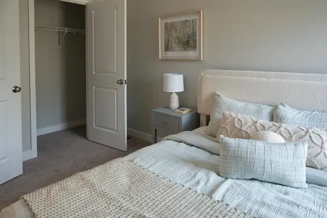 1 Saddle Rock Way Manchester NH 03102