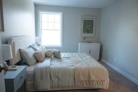 1 Saddle Rock Way Manchester NH 03102