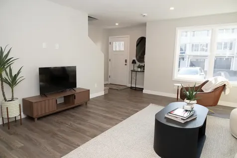 1 Saddle Rock Way Manchester NH 03102