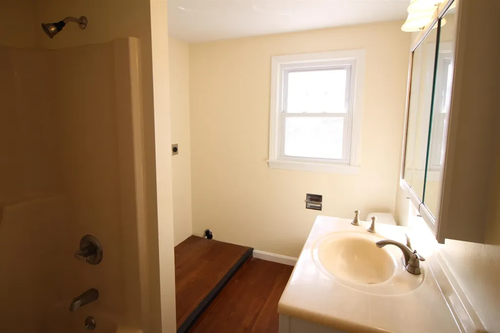 90 Franklin Street Derry NH 03038