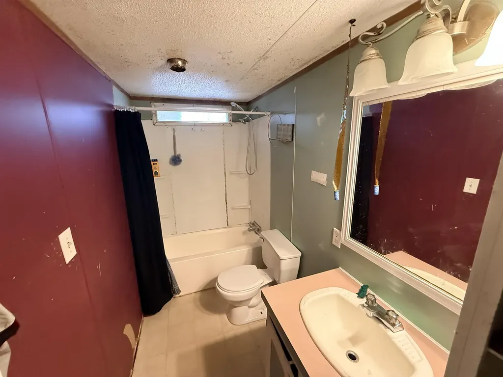 9 Mccusker Place Claremont NH 03743