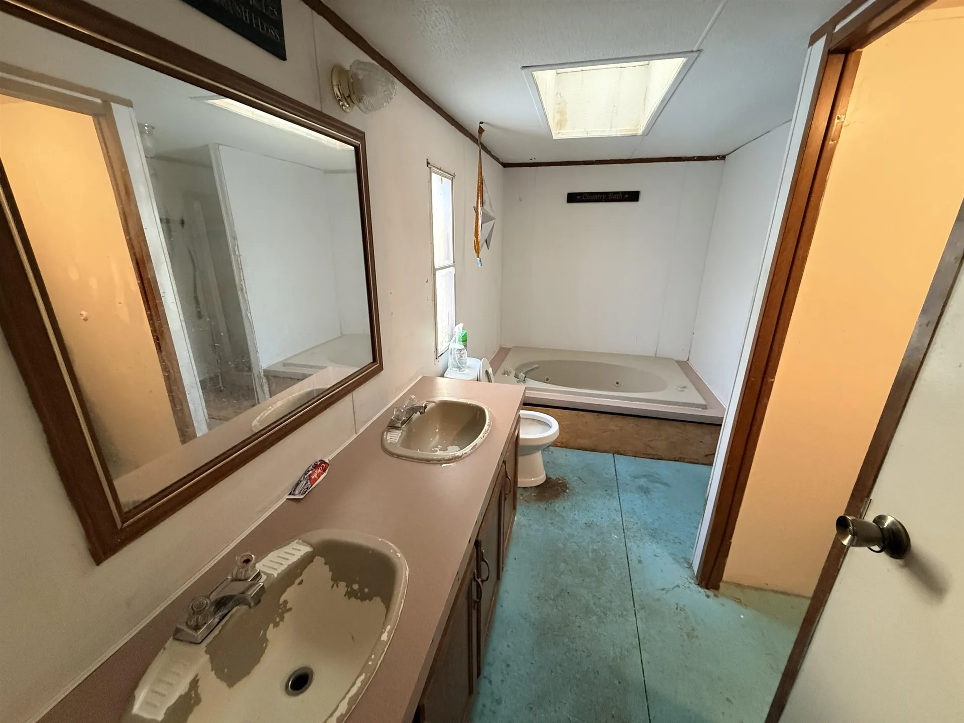 9 Mccusker Place Claremont NH 03743