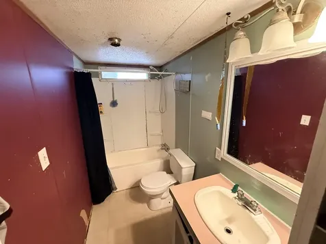 9 Mccusker Place Claremont NH 03743