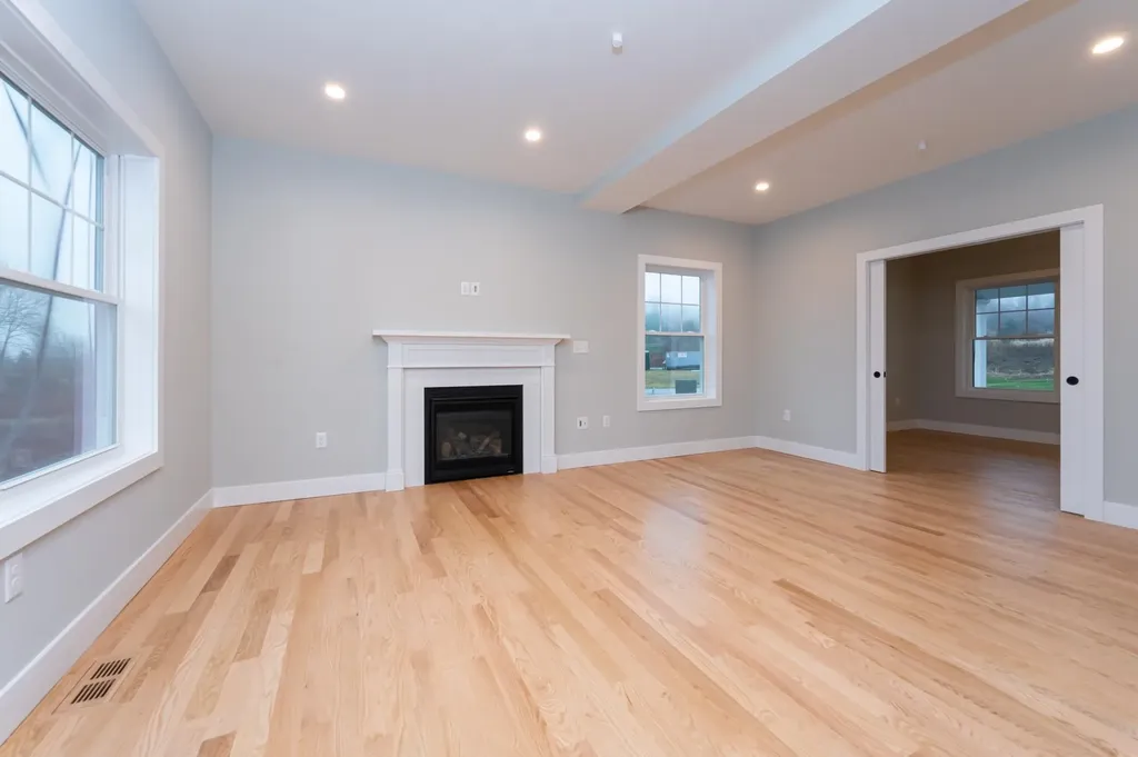 12 Robin Way Chester NH 03036