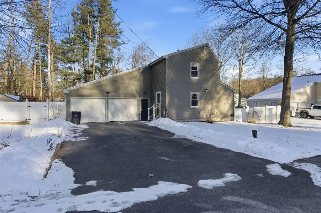 7 Bradford Street Nashua NH 03063