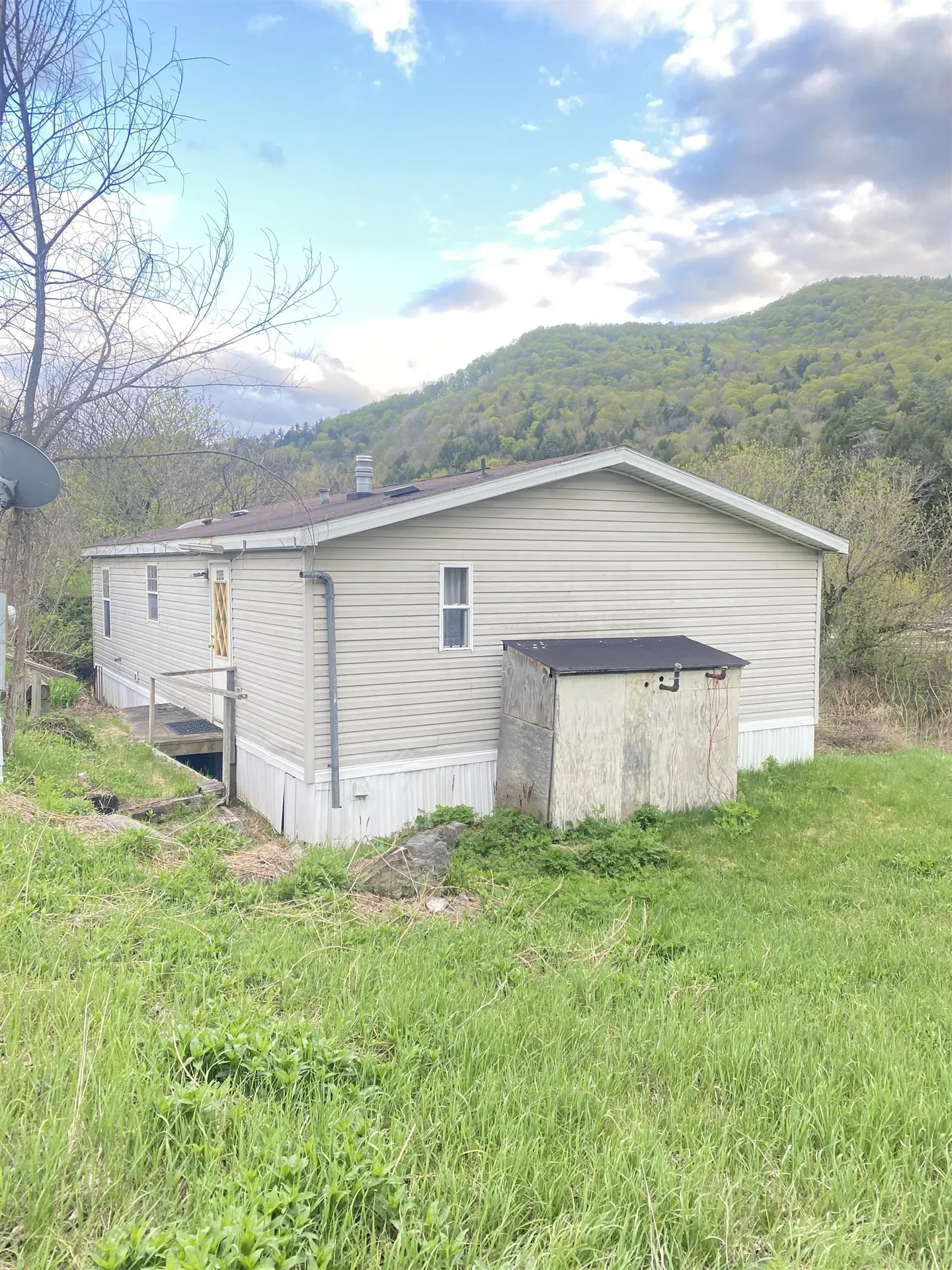 2095 Vermont Route 14 Sharon VT 05065